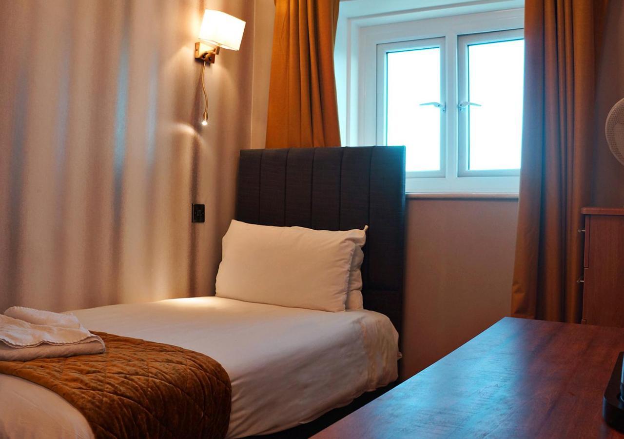 The Pier Hotel Истборн Екстериор снимка