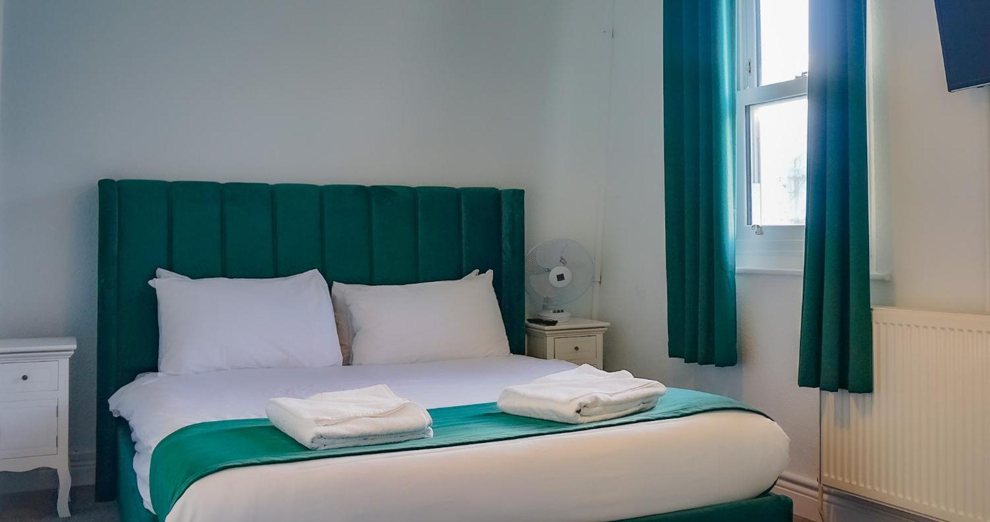 The Pier Hotel Истборн Екстериор снимка