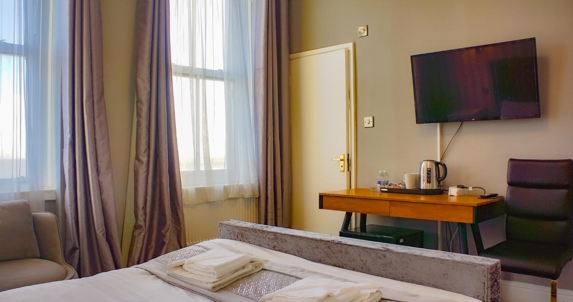 The Pier Hotel Истборн Екстериор снимка